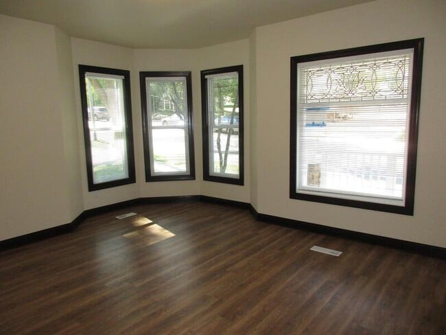 Photo - 141 E Gorham St Unidad 1