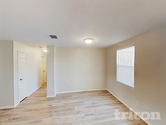 Photo - 2749 Ingram Cir