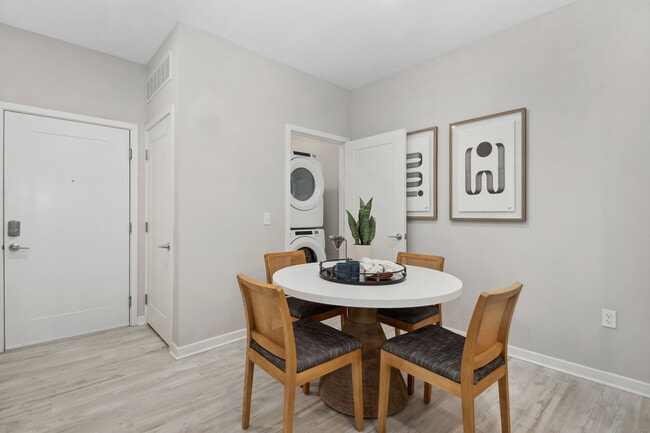 Photo - Aventon Isabelle