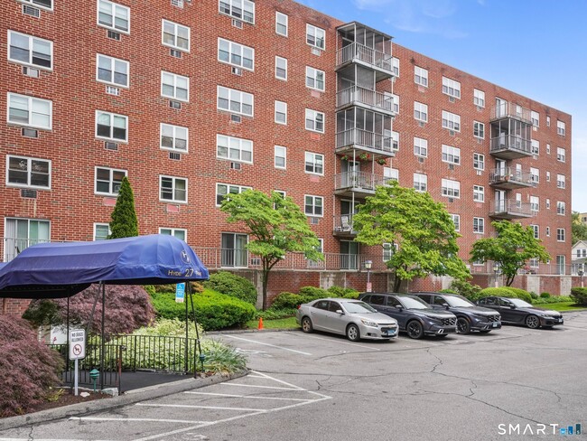 Building Photo - 27 Northill St Unit 2J