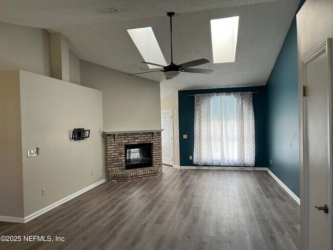 Photo - 410 Jax Estates Dr N