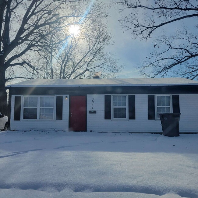 Photo - 3 Bedroom spacious, corner lot on quiet cul-de-sac