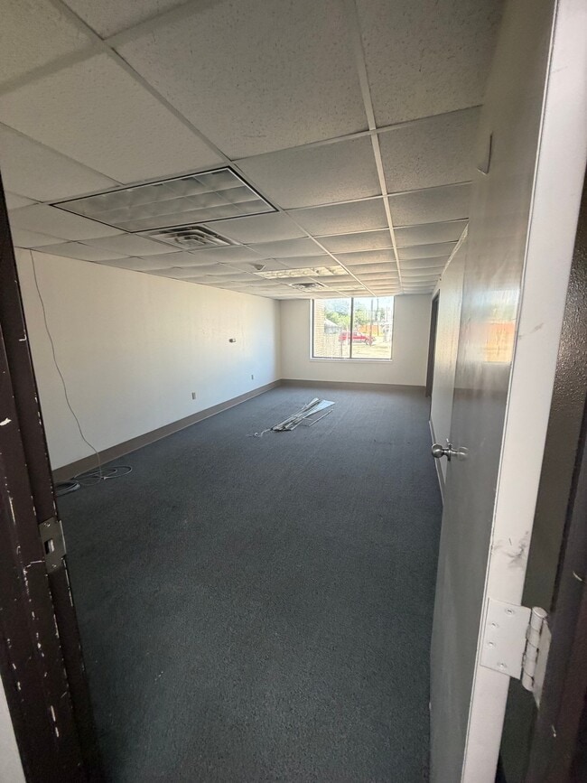 Building Photo - 1115 Columbus Ave Unit Dorm D