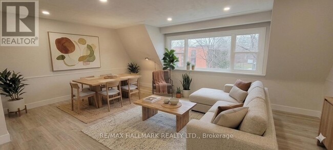 Photo - 159 Richmond St