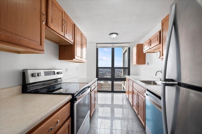 Photo - 5100 N Marine Dr