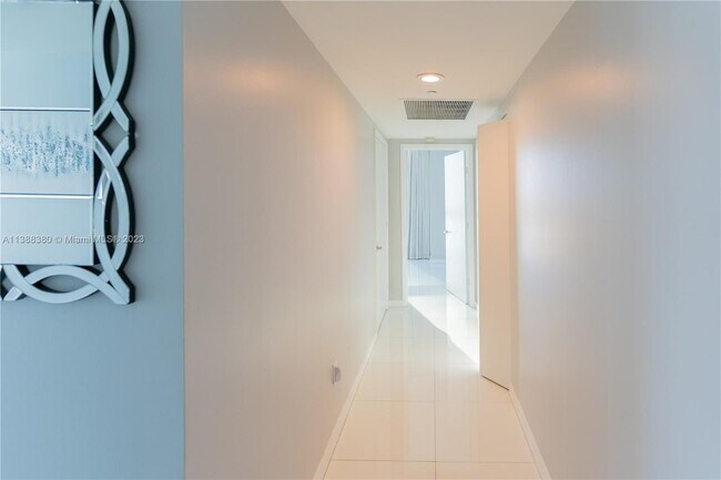 Photo - 465 Brickell Ave