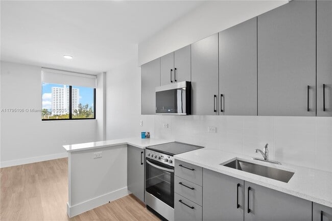 Building Photo - 1559 NW 15th Street Rd Unit 303 Rental