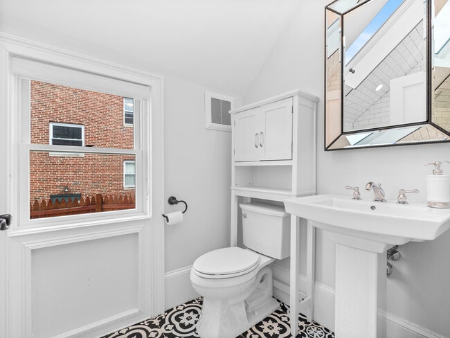 Photo - 131 Centre St