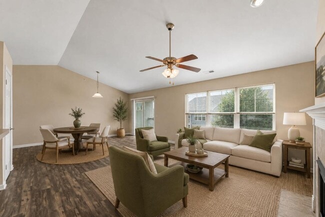 Photo - Saratoga Crossing Apartments & Townhomes