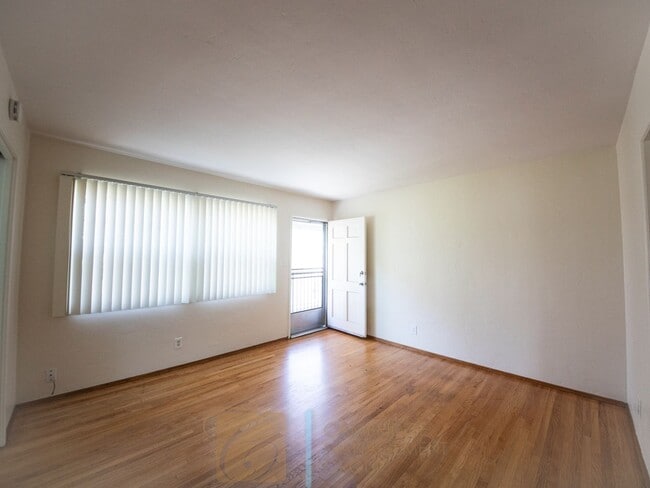 4455-59 1/2 Dawson Ave