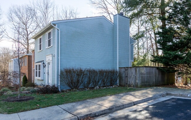 Photo - Bright and Spacious Townhome Living Near Reston