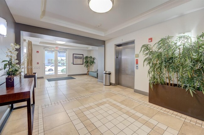 Photo - 2401 NE 65th St Unidad 509