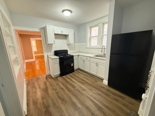 Photo - 2843 W Berteau Ave Unit 2