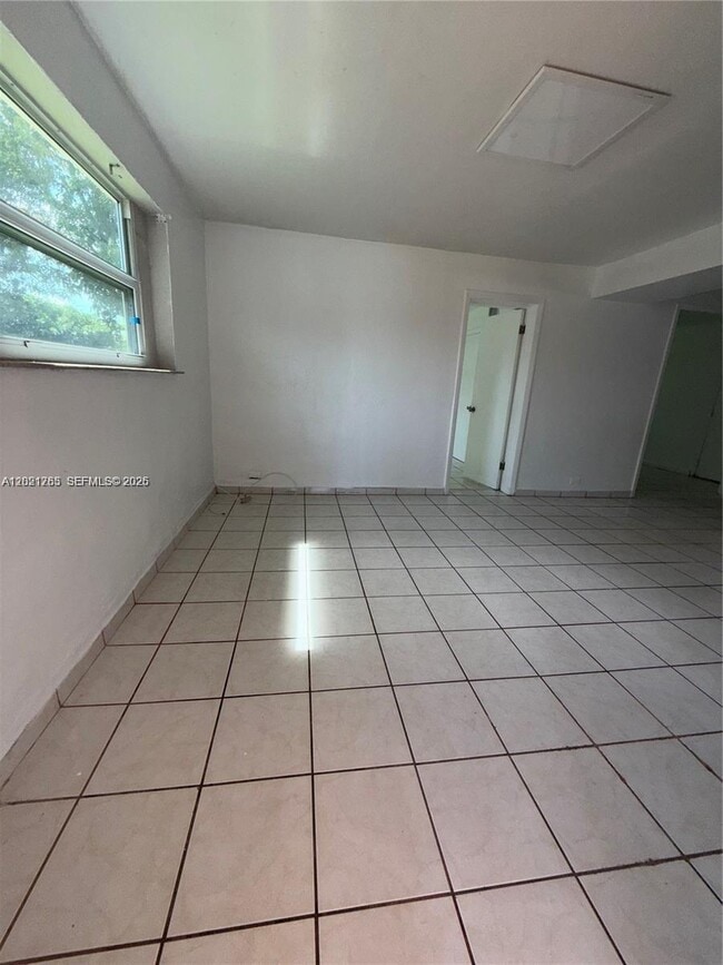 Photo - 1545 NE 128th St