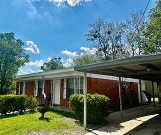 301 S Leon St Carport