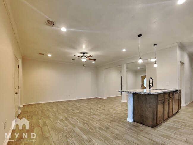 Photo - 3638 Lydia St