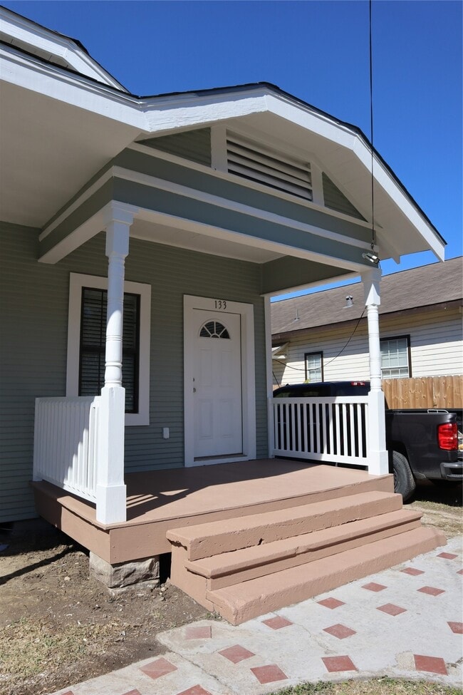 Photo - 131 N Maplewood St