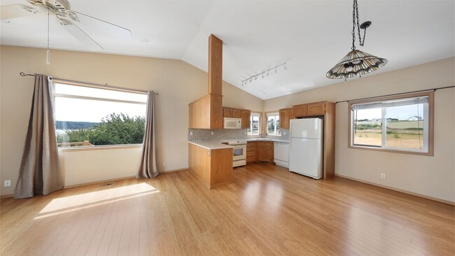 Photo - 2 Bed 2 Bath - Penn Cove - Small Dog - Vie...