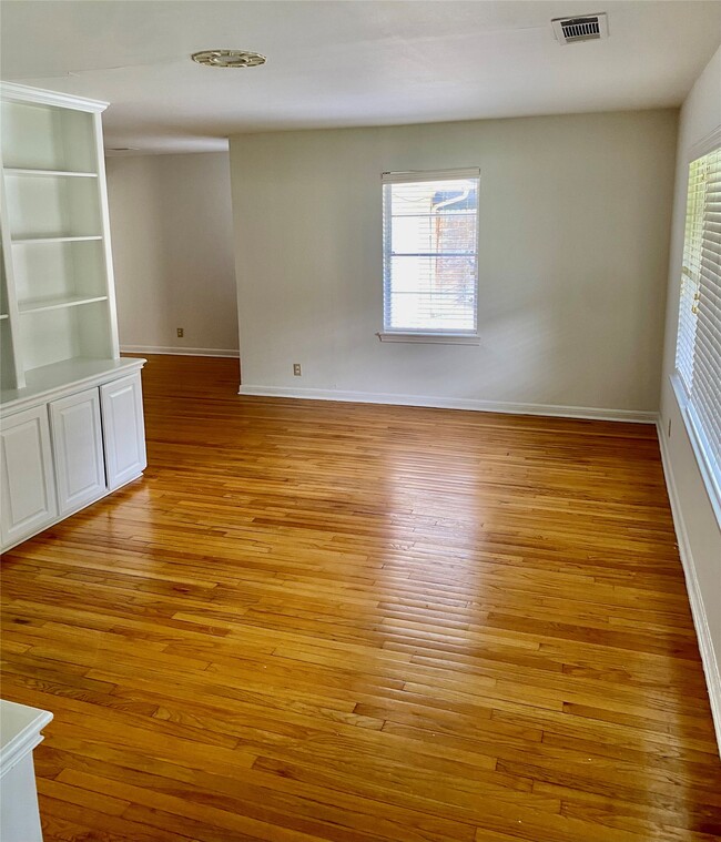 Photo - 8318 Greenbush St