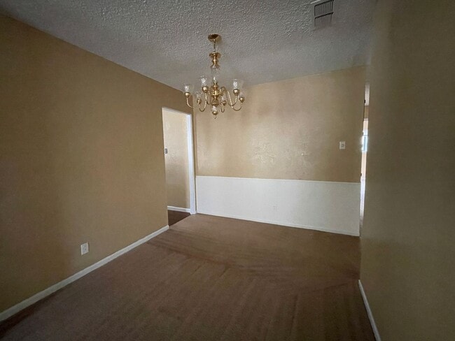 Photo - 1409 Farhills Dr