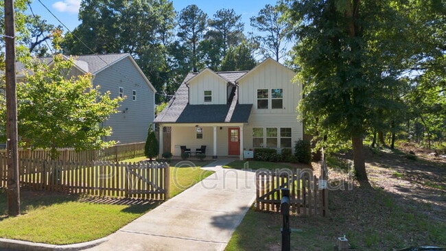 Photo - 1120 Wedgewood Dr NW