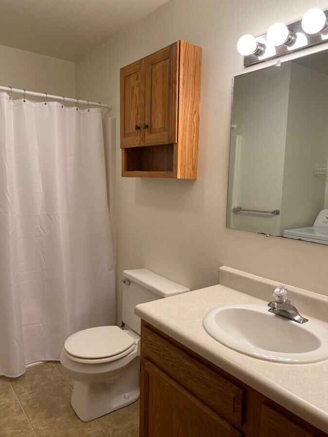 Full Bath with laundry - 359 Frenn Ave Unit 359