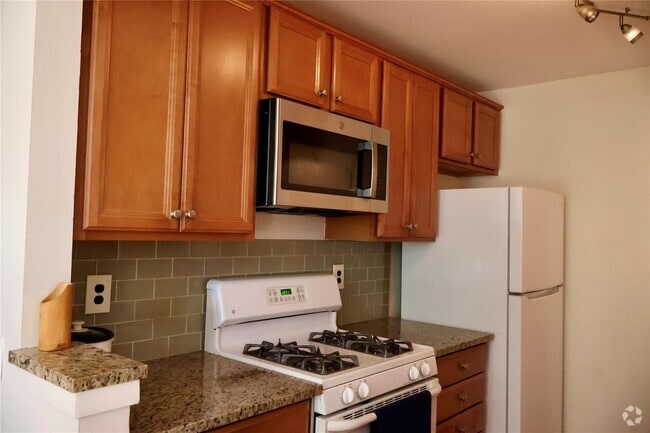 Building Photo - 23 Hillside Terrace Unit G Rental