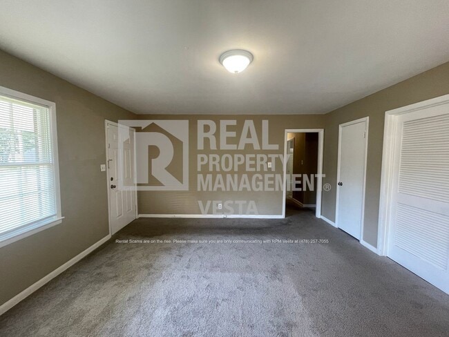 Photo - 1575 Winston Dr