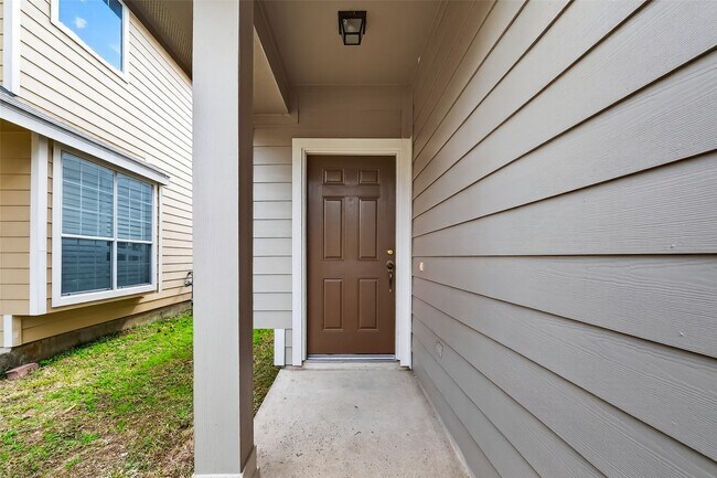 Photo - 16623 Newglen Ln