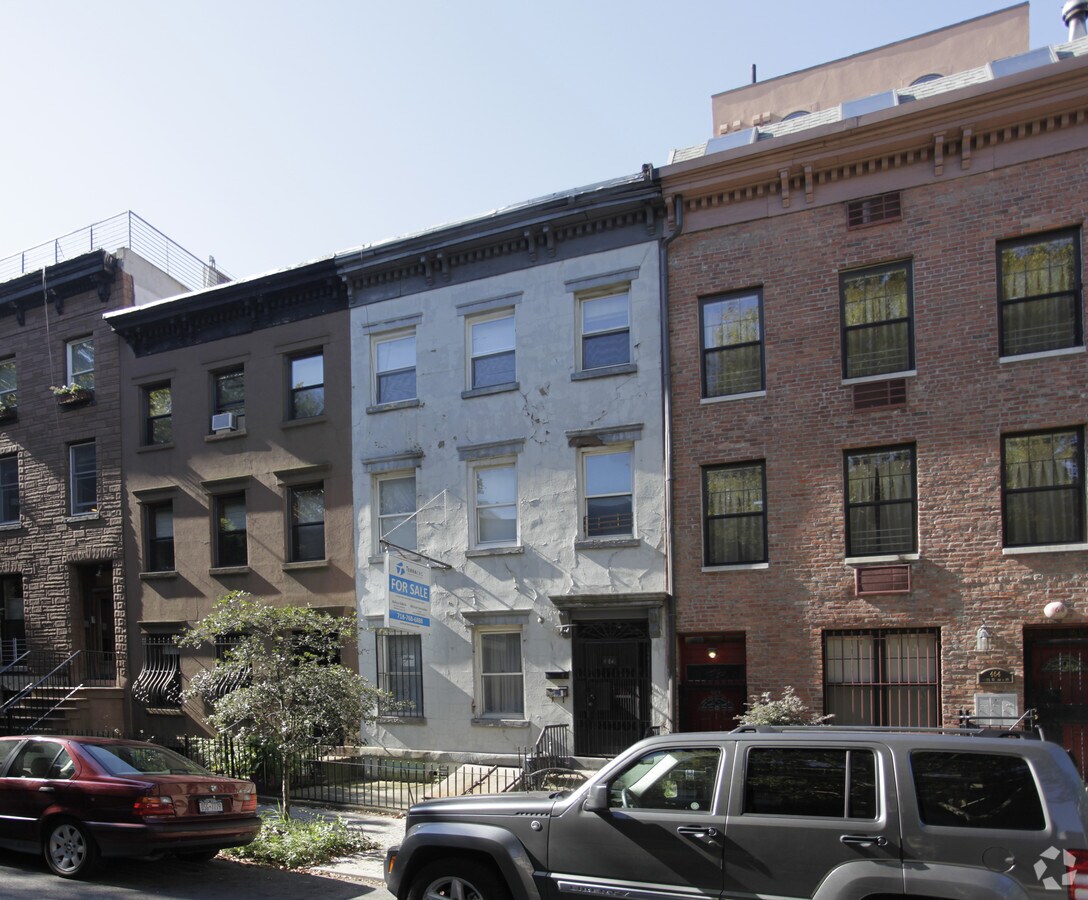 Photo - 466 State St