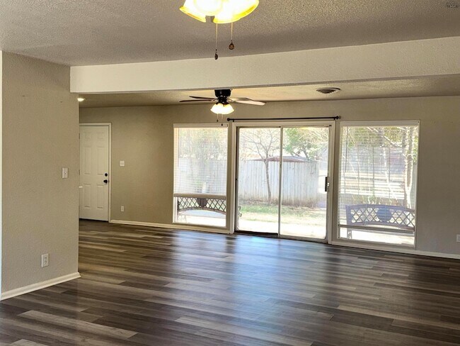 Photo - 4205 York St