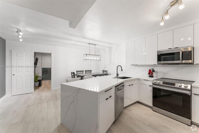 Building Photo - 1780 NE 191st St Unit 110-2 Rental