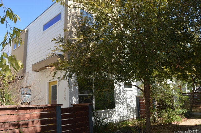 Photo - 714 N Cherry St Condo