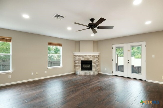 Photo - 2412 Willow Way