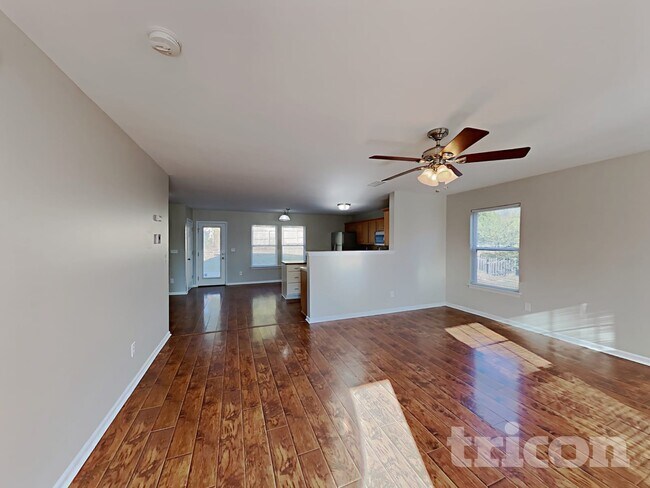 Photo - 501 Sawtooth Oak Drive