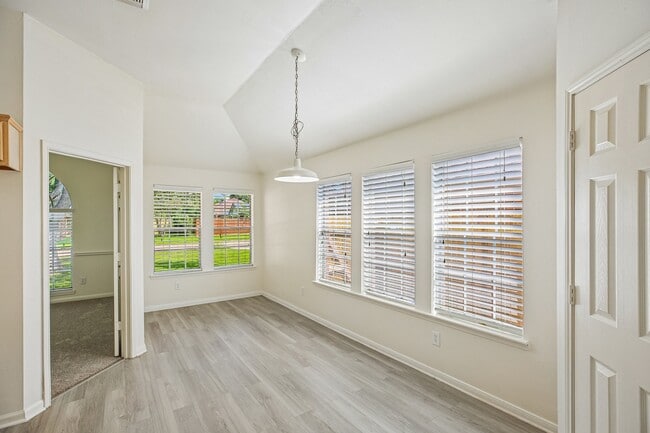 Photo - 16911 Bouldgreen