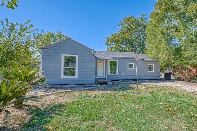 Building Photo - 4118 Sunflower St