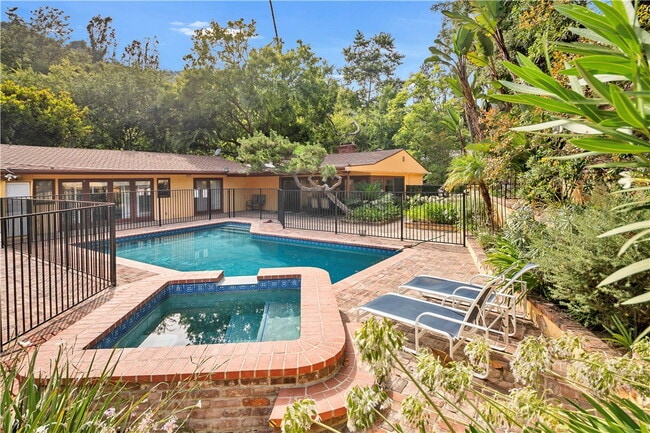 Building Photo - 2500 Benedict Canyon Drive