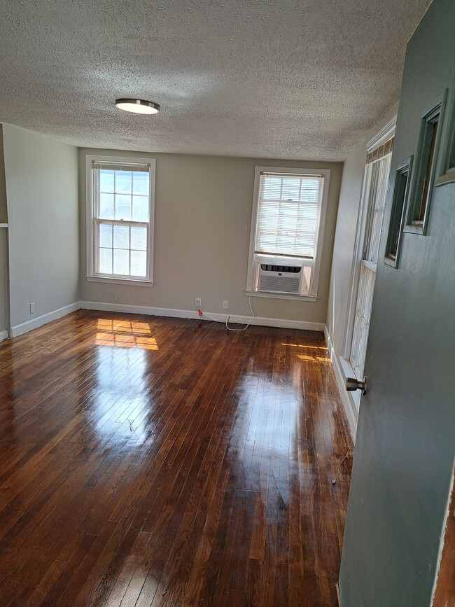 Photo - 844 Chestnut St