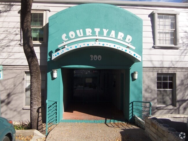 Building Photo - Courtyard Condo located between South 1st ...