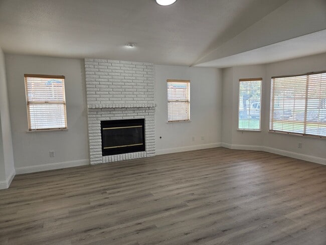 Photo - 3884 Paula Ct