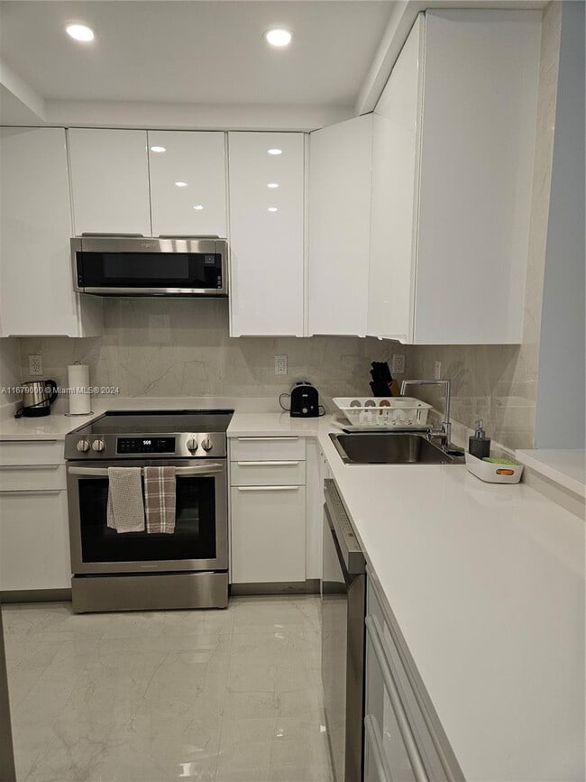 Photo - 5601 Collins Ave Unit 1605
