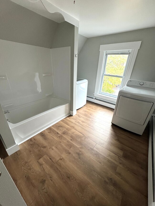 Photo - 180 Notre Dame Ave Unit #3