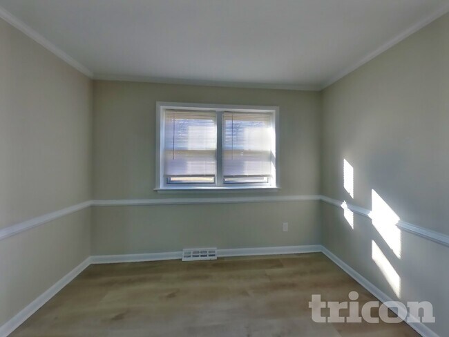 Photo - 906 Township Line Rd