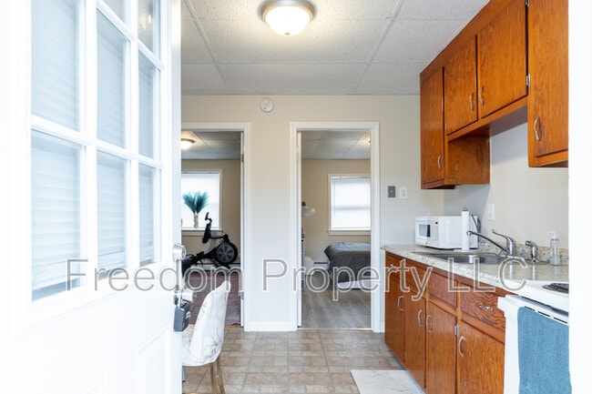 Photo - 27 Railroad Ave