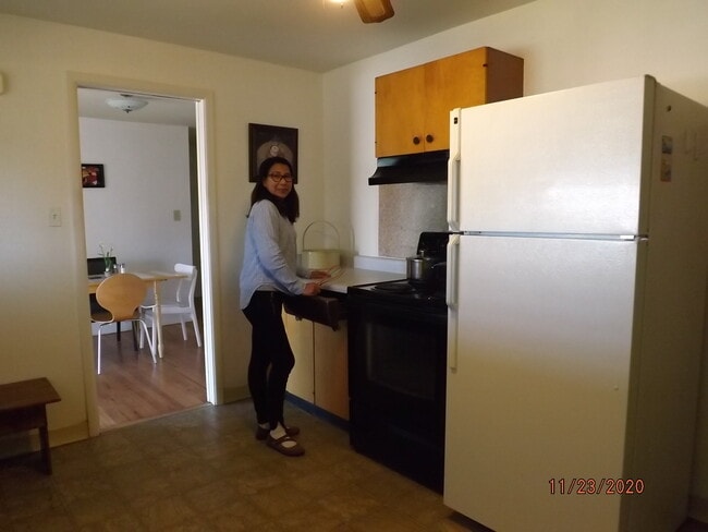 Kitchen - 3285 Revere St Unit A