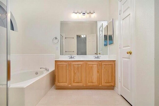 8409 Island Ct