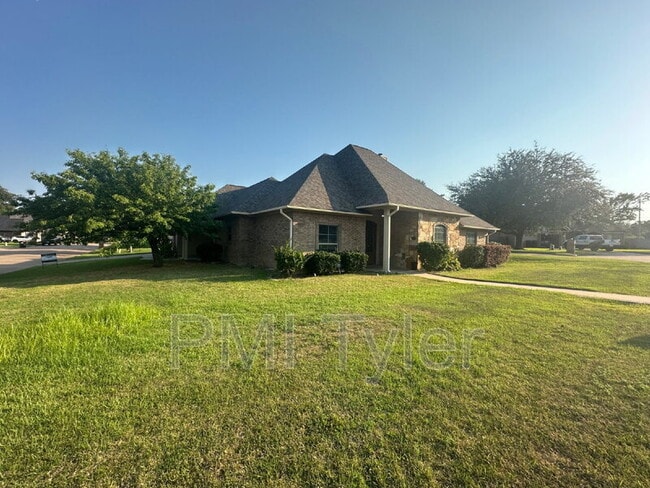 Building Photo - 2 Baylee Dr