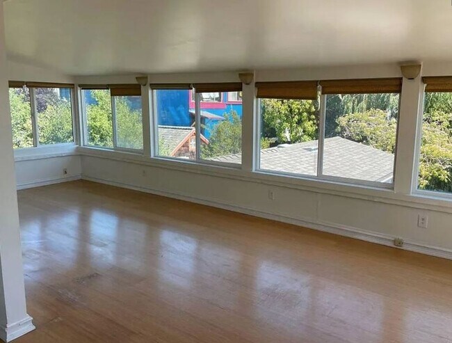 Photo - 1538 62nd St