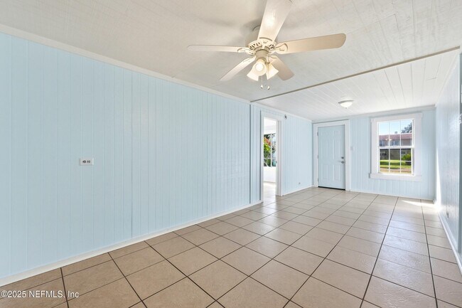 Photo - 228 Oleander St